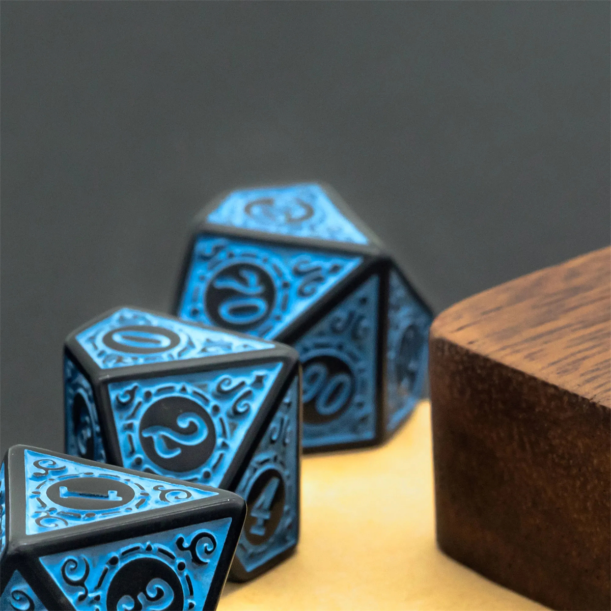 High Quality Plastic DND Dice  – Retro Gaming Font Bewertung und Preis
